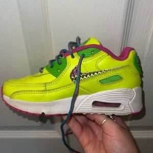 Neon Nike air sneakers (girl)